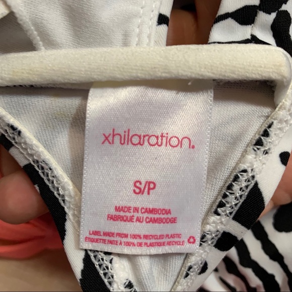 Adorable Swim Top with Cutouts. - Picture 3 of 5